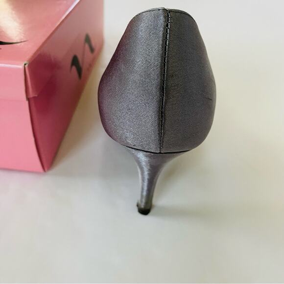 Nina | Futura Pewter Peep Toe Bow High Heels GUC 8 - Picture 5 of 10